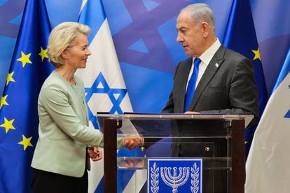 La presidenta de la Comisión Europea, Ursula von der Leyen, con Netanyahu el 13 de octubre en Tel Aviv. 
