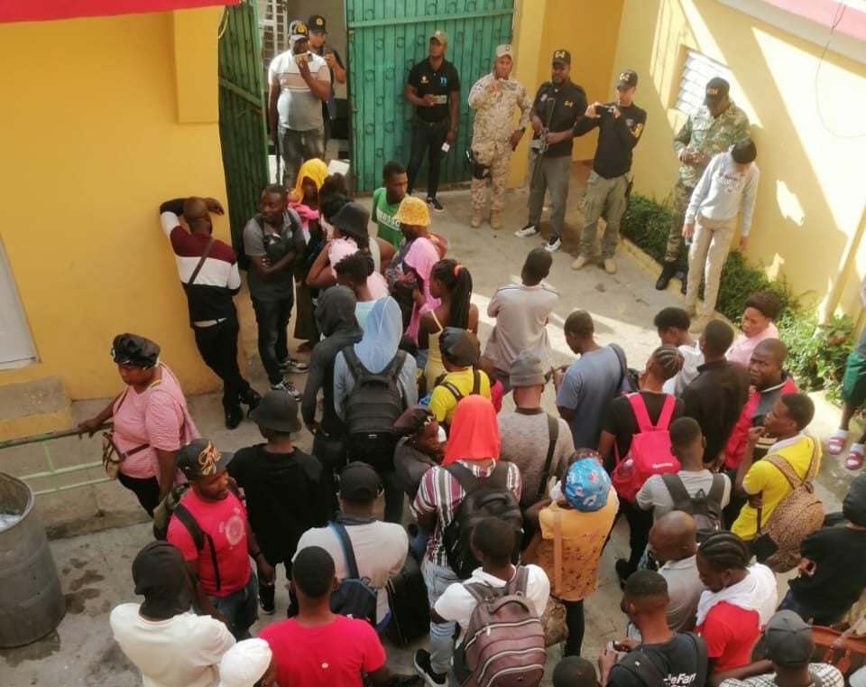 Hotel en Elías Piña fungía como escondite de 72 haitianos con estatus migratorio irregular