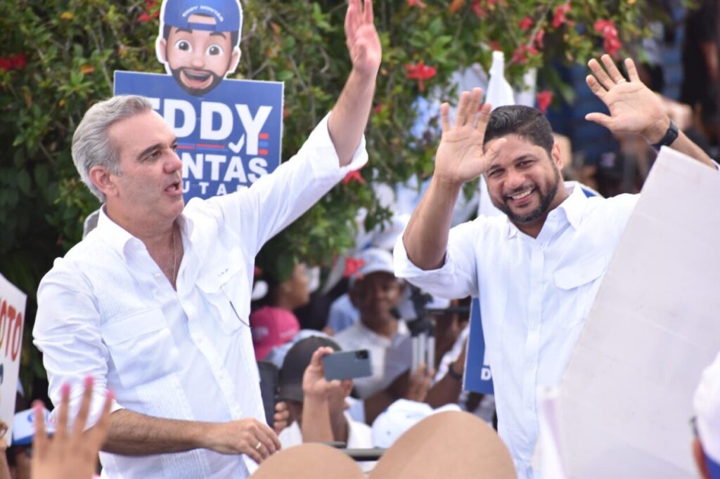 Abinader encabeza caravana de respaldo a candidatos PRM en San Cristóbal