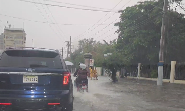 COE coloca Santo Domingo y el DN en alerta roja por lluvias