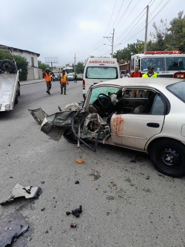 Al menos ocho heridos y una persona atrapada en un accidente de tránsito en Santiago