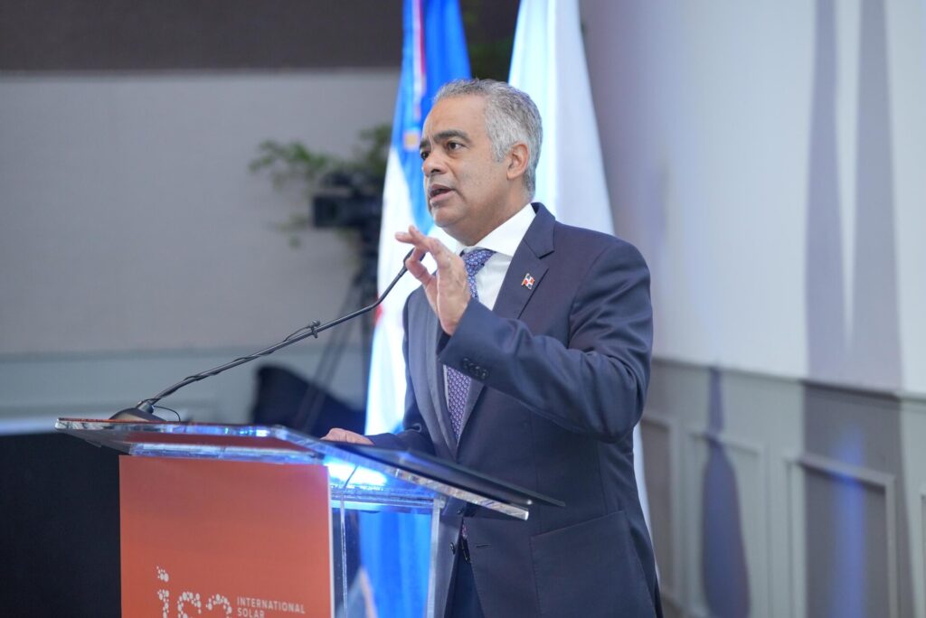 Ministro de Energía y Mina, Joel Santos Echavarría