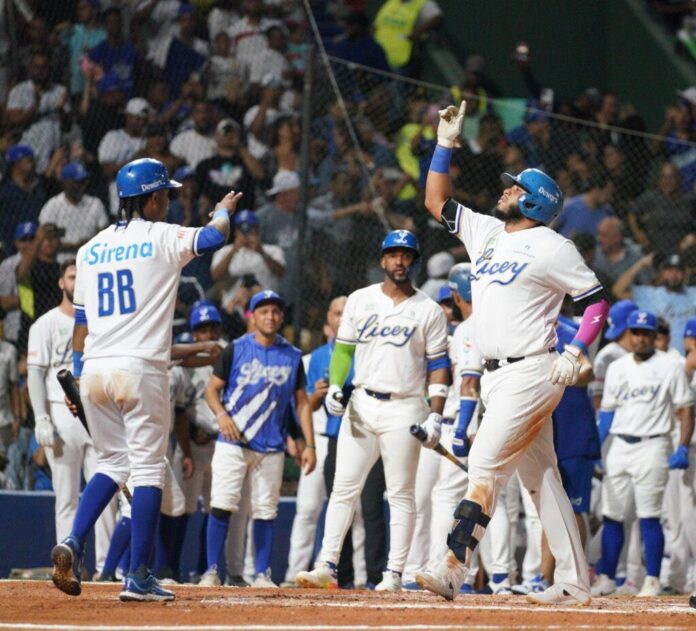 ¡Histórico! Licey aplasta a las Aguilas y sube al segundo lugar