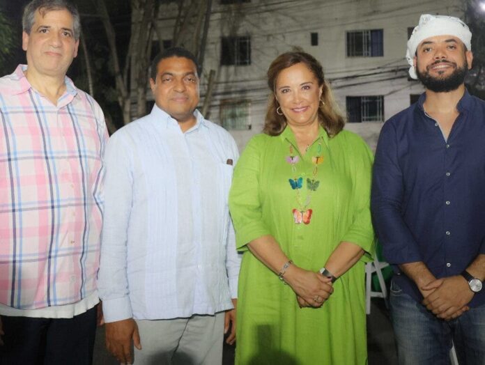 Colaboradores de medios escritos Grupo Corripio disfrutan en entretenida celebración las festividades navideñas