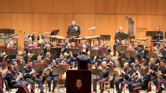 La Unidad de Música de la Guardia Real durante un concierto.