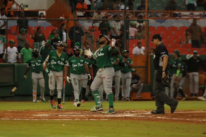 Estrellas derrotan a Toros y sellan su clasifican al round robin