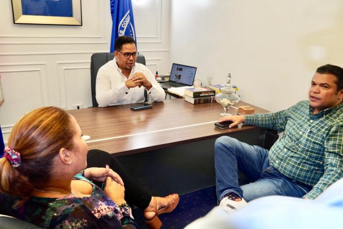 Tobías Crespo inicia contacto con gremios profesionales

