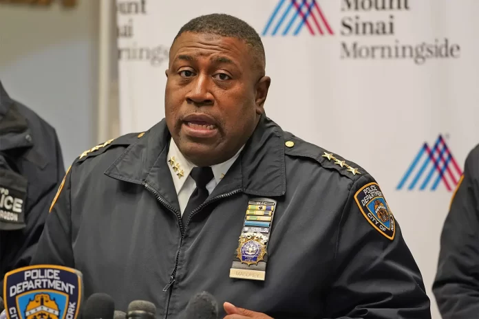 Dimite el jefe de la Policía de Nueva York acusado de exigir sexo a una subordinada