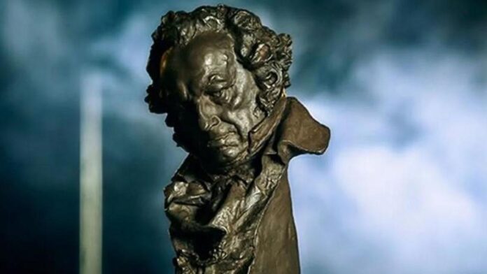 Una estatuilla de los Premios Goya.