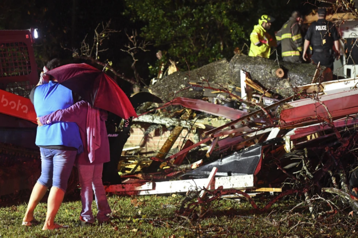 Tornados azotan Texas y Mississippi; hay 2 muertos y 6 heridos