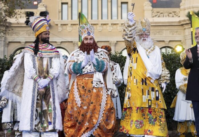 Reyes Magos llevan ilusiones y dulces a afectados de riadas