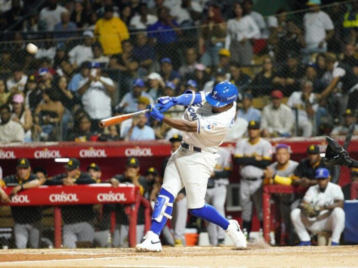 ¡Lacey ataca primero! Domingo Leyba decide pegar jonrón

