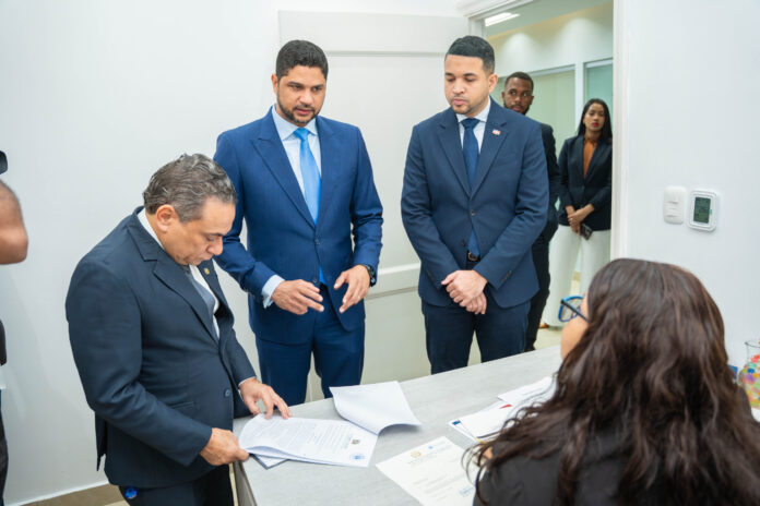 Ministerio de la Juventud y Senador Gustavo Lara presentan proyecto de ley para promover el desarrollo laboral juvenil

