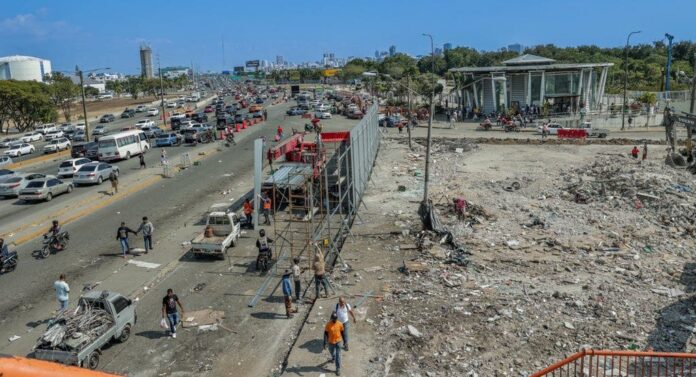 Pese a desalojo, decenas de buhoneros del KM 9 dicen no han sido indemnizados