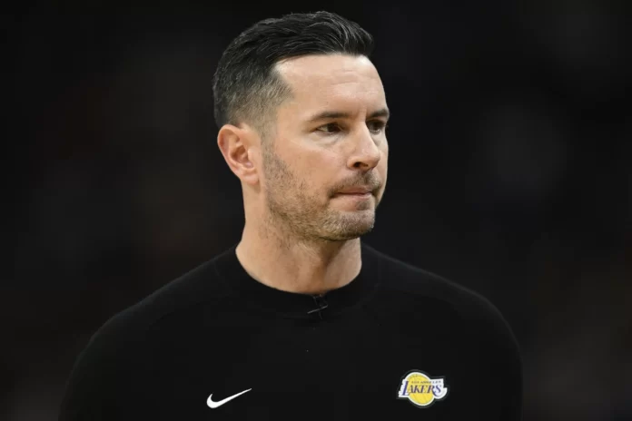 El entrenador de los Lakers, JJ Redick, dice que su familia fue evacuada debido a los incendios forestales de Los Ángeles