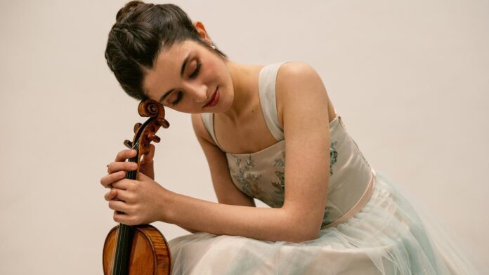 La solista de violín andaluza María Dueñas