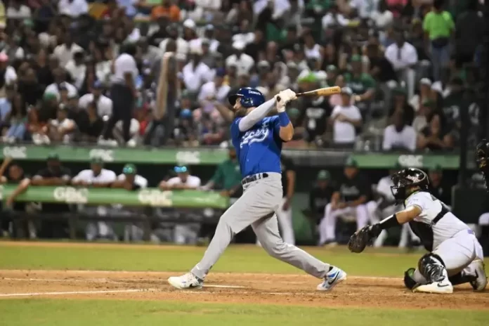 Licey se afianza en el primero; derrota a las Estrellas por 5-4