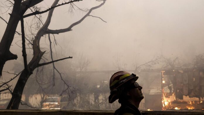 Estalla un incendio en las montañas de Hollywood, el sexto que arde en Los Ángeles