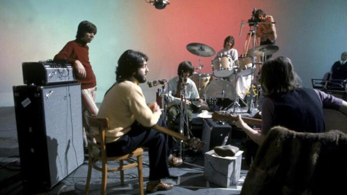 Los Beatles, en el estudio de grabación en 1969.