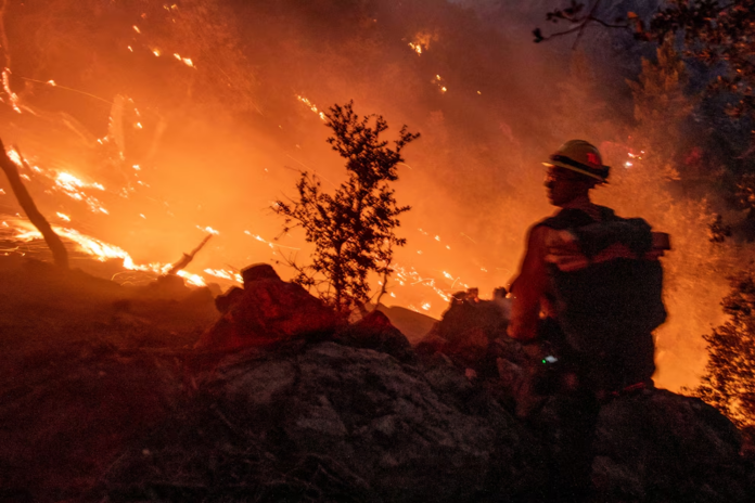 Incendios en California: aumenta a 16 la cifra de muertos en el sur