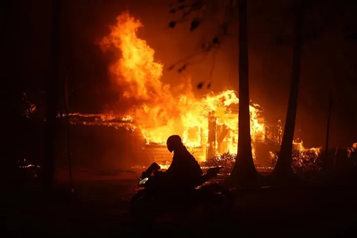 Incendio en Los Ángeles avanza hacia el acaudalado barrio de Brentwood